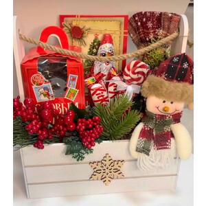 Перейти на страницу товара Набор со снеговиком (400 гр. конфет, снеговик, 200 гр. чая)